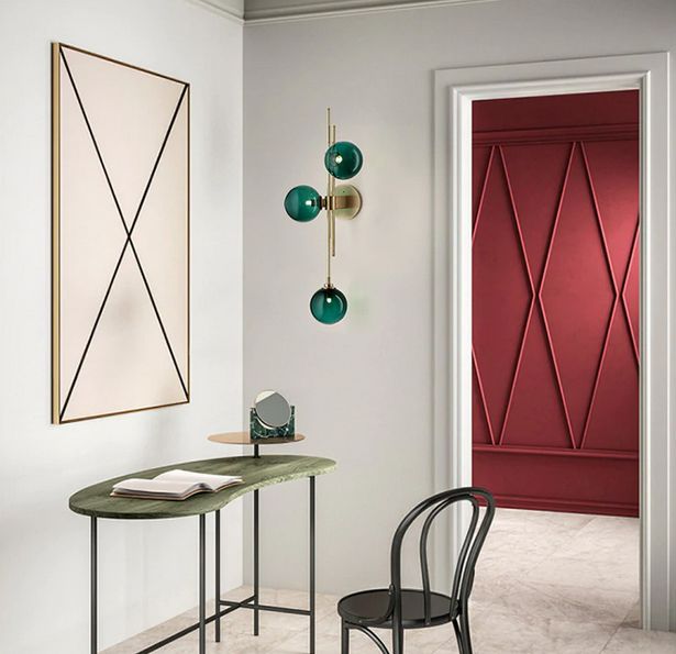 DAZZLED GOLD GLASS WALL LIGHT