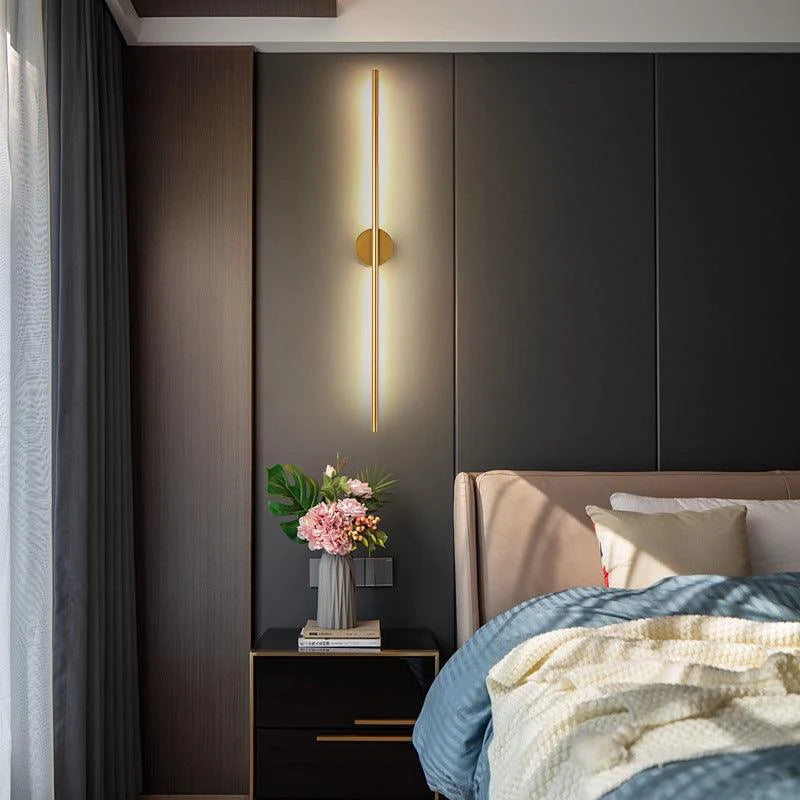 Halo Beam Wall Light – Sleek Gold Vertical Glow