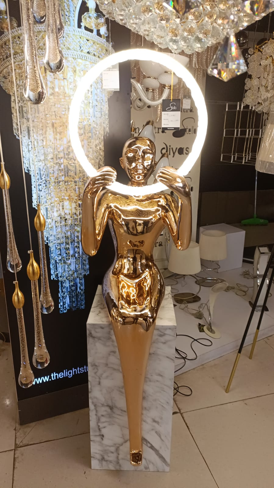 MELT STATUE LED FLOOR LAMP
