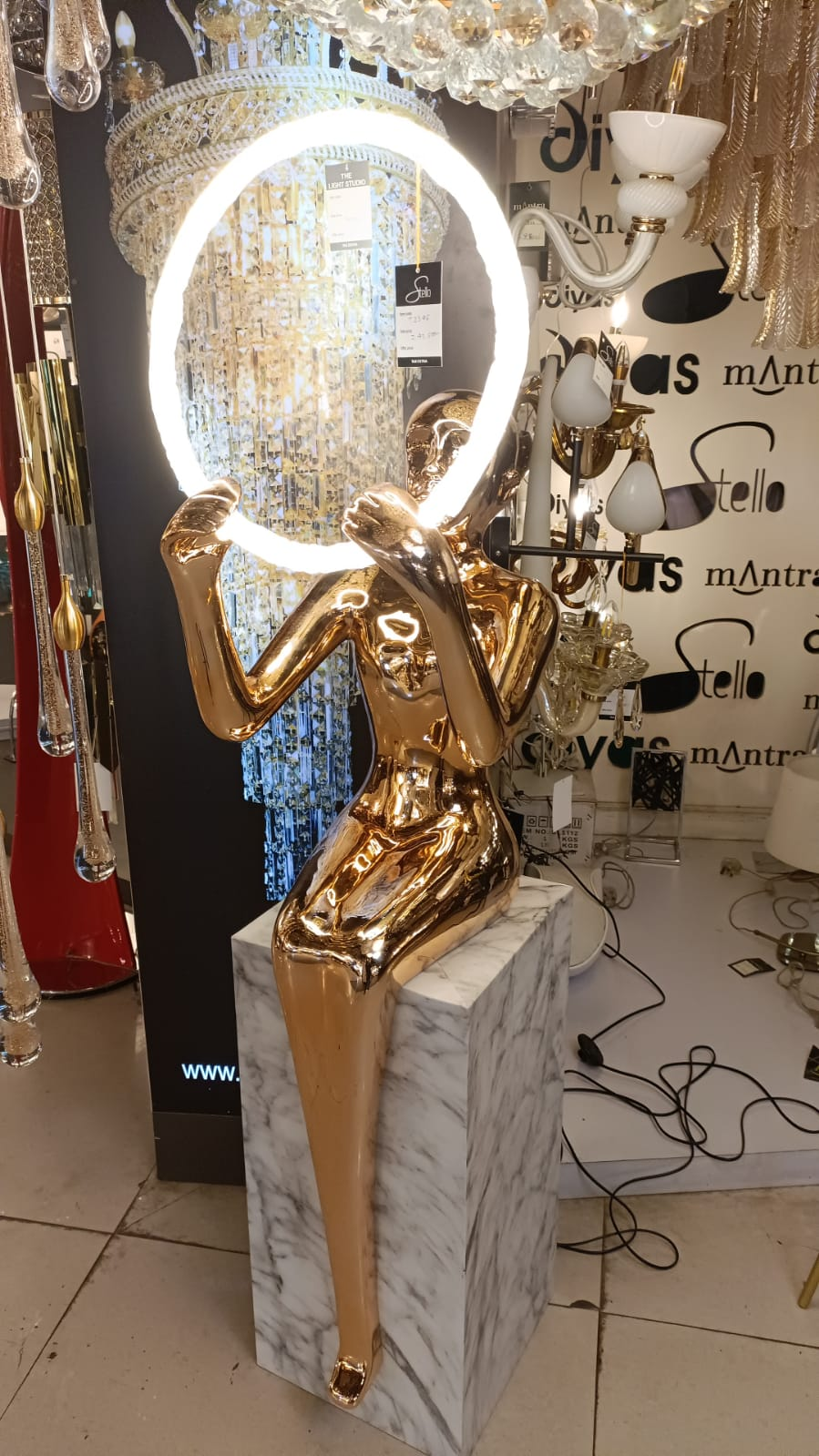 MELT STATUE LED FLOOR LAMP